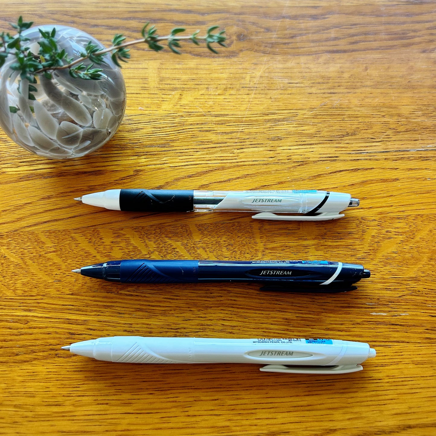 UNI Jetstream Ballpoint Pen – Smooth Japanese Pen (Black Ink, NZ Stock)